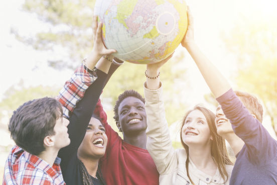 Fazer um intercâmbio é um sonho de muitos estudantes. Mas, para que ele se torne realidade - e para que a experiência seja boa - é preciso se preparar bem para estudar fora. Veja a seguir algumas dicas de como se organizar para aproveitar ao máximo o seu período de intercâmbio. (Imagem: Thinkstock) Fazer um intercâmbio é um sonho de muitos estudantes. Mas, para que ele se torne realidade - e para que a experiência seja boa - é preciso se preparar bem para estudar fora. Veja a seguir algumas dicas de como se organizar para aproveitar ao máximo o seu período de intercâmbio. (Imagem: Thinkstock)