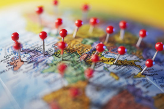 Você pode aproveitar o tempo que vai passar em outro país para viajar para cidades ou outros países próximos onde você não iria tão facilmente se estivesse no Brasil. Pense nesses gastos e organize um calendário de viagens de feriados ou fins de semana para conseguir visitar todos os lugares que você deseja. (Imagem: Thinkstock) Você pode aproveitar o tempo que vai passar em outro país para viajar para cidades ou outros países próximos onde você não iria tão facilmente se estivesse no Brasil. Pense nesses gastos e organize um calendário de viagens de feriados ou fins de semana para conseguir visitar todos os lugares que você deseja. (Imagem: Thinkstock)