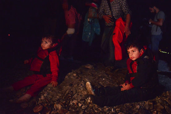 Para tentar administrar essa crise, a Comissão Europeia aprovou, na primeira quinzena de agosto, uma ajuda financeira de 473 milhões de euros para a Grécia. A Itália, outro país procurado pelos imigrantes que fazem a rota do Mediterrâneo, também receberá ajuda. (Imagem: Getty Images) Para tentar administrar essa crise, a Comissão Europeia aprovou, na primeira quinzena de agosto, uma ajuda financeira de 473 milhões de euros para a Grécia. A Itália, outro país procurado pelos imigrantes que fazem a rota do Mediterrâneo, também receberá ajuda. (Imagem: Getty Images)