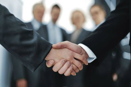 A manuten&ccedil;&atilde;o do contato tamb&eacute;m &eacute; algo muito importante. Retribua, crie oportunidades e lembre dos seus contatos n&atilde;o s&oacute; quando precisar de ajuda. (Imagem: Thinkstock)