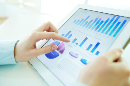 Oferecida pela University of Pennsylvania e desenvolvida pelos professores da Wharton School, a especialização é uma introdução à análise de big data voltada para profissionais da área de negócios, inclusive para quem não tem conhecimento prévio sobre o assunto. Alunos vão aprender como são utilizados para a tomada de decisões de marketing, recursos humanos, finanças e nas operações. Se o aluno quiser o certificado, precisa desembolsar 495 dólares. Clique no Leia mais para acessar a página do curso no Coursera. (Imagem: Thinkstock) Oferecida pela University of Pennsylvania e desenvolvida pelos professores da Wharton School, a especialização é uma introdução à análise de big data voltada para profissionais da área de negócios, inclusive para quem não tem conhecimento prévio sobre o assunto. Alunos vão aprender como são utilizados para a tomada de decisões de marketing, recursos humanos, finanças e nas operações. Se o aluno quiser o certificado, precisa desembolsar 495 dólares. Clique no Leia mais para acessar a página do curso no Coursera. (Imagem: Thinkstock)