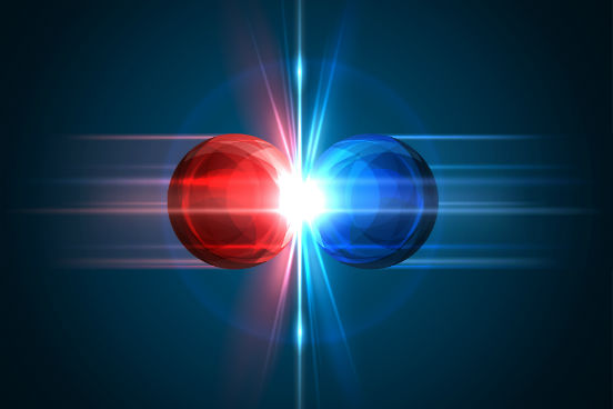 Quando esses átomos de elementos químicos colidem uns com os outros em altíssimas velocidades, as colisões produzem diversas partículas novas. Os novos elementos aparecem depois de horas de choque e desaparecem milésimos de segundos depois, já que eles são extremamente instáveis. (Imagem: iStock) Quando esses átomos de elementos químicos colidem uns com os outros em altíssimas velocidades, as colisões produzem diversas partículas novas. Os novos elementos aparecem depois de horas de choque e desaparecem milésimos de segundos depois, já que eles são extremamente instáveis. (Imagem: iStock)