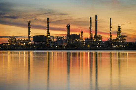 Canad&aacute;, China, Emirados &Aacute;rabes, Ir&atilde;, Iraque, Kuwait e M&eacute;xico completam a lista dos 10 maiores produtores de petr&oacute;leo do mundo. (Imagem: Thinkstock)