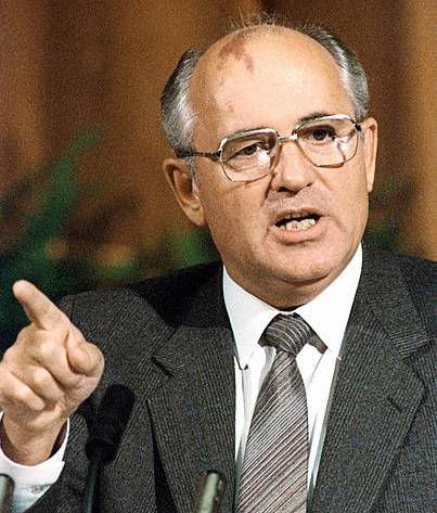 Perestroika - Com o colapso econ&ocirc;mico da Uni&atilde;o Sovi&eacute;tica, o l&iacute;der dos sovi&eacute;ticos, Mikhail Gorbachev come&ccedil;a a fazer uma s&eacute;rie de reformas na URSS: s&atilde;o a Perestroika (reconstru&ccedil;&atilde;o) e Glasnost (transpar&ecirc;ncia). Com o novo contexto e mais liberdade de express&atilde;o, pouco a pouco a Uni&atilde;o Sovi&eacute;tica come&ccedil;ou a ruir.