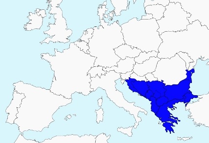 A sociedade grega estava localizada na península Balcânica. Como o território era montanhoso e muito acidentado, as comunidades que surgiam eram unidades autônomas, chamadas de polis ou cidades-estados. As mais importantes foram Atenas e Esparta. Imagem: Wiki Commons