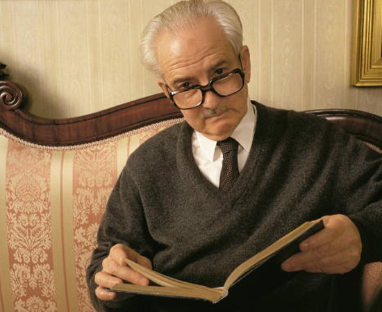 HISTÓRIA - É o campo do conhecimento que estuda o passado humano em seus vários aspectos: economia, sociedade, cultura, ideias e cotidiano. O profissional naturalmente, pode compartilhar o seu dia a dia e suas experiências em textos. HISTÓRIA - É o campo do conhecimento que estuda o passado humano em seus vários aspectos: economia, sociedade, cultura, ideias e cotidiano. O profissional naturalmente, pode compartilhar o seu dia a dia e suas experiências em textos.