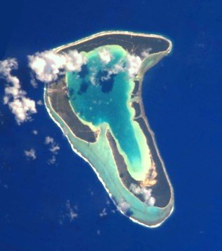 A Oceania tem a menor área e a menor população dos cinco continentes. Somente Austrália e Nova Zelândia são países desenvolvidos. Os outros são pequenas ilhas, sem espaço para agricultura e outras atividades. Por isso, essas nações precisam importar boa parte do que consomem. (Foto: Wikimedia Commons) A Oceania tem a menor área e a menor população dos cinco continentes. Somente Austrália e Nova Zelândia são países desenvolvidos. Os outros são pequenas ilhas, sem espaço para agricultura e outras atividades. Por isso, essas nações precisam importar boa parte do que consomem. (Foto: Wikimedia Commons)