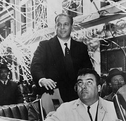 A Ditadura militar no Brasil governou o pa&iacute;s a partir do dia 1&ordm; de abril de 1964, quando o presidente Jo&atilde;o Goulart (foto) foi derrubado pelo ex&eacute;rcito. O golpe teve o apoio de pol&iacute;ticos importantes, como Jos&eacute; de Magalh&atilde;es Pinto, governador de Minas Gerais, e Carlos Lacerda, governador do antigo estado da Guanabara.