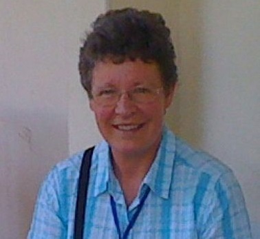 Essa cientista irlandesa poderia ser uma das poucas mulheres que receberam um Prêmio Nobel de Física. Poderia. Uma pesquisa em que ela teve participação ativa acabou levando o Prêmio de 1974, mas o vencedor oficial foi o supervisor dela. Apesar disso, Jocellyn Bell Burnell é reconhecida com uma das grandes astrônomas do mundo e teve papel na descoberta das pulsares, estrelas de nêutrons densas e muito pequenas. Essa cientista irlandesa poderia ser uma das poucas mulheres que receberam um Prêmio Nobel de Física. Poderia. Uma pesquisa em que ela teve participação ativa acabou levando o Prêmio de 1974, mas o vencedor oficial foi o supervisor dela. Apesar disso, Jocellyn Bell Burnell é reconhecida com uma das grandes astrônomas do mundo e teve papel na descoberta das pulsares, estrelas de nêutrons densas e muito pequenas.