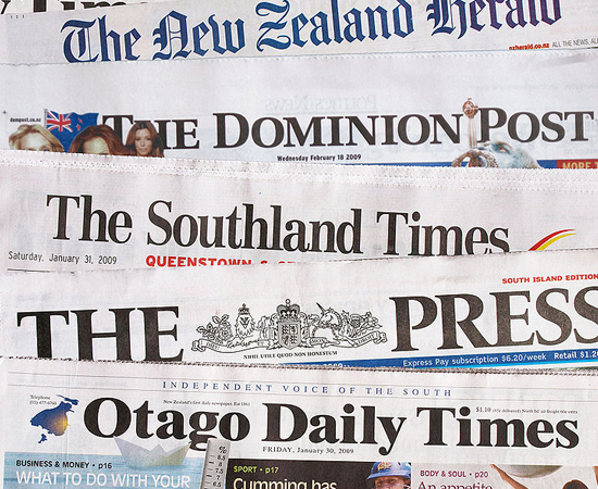 JORNALISMO - O jornalista é o profissional da notícia. Ele investiga e divulga fatos e informações de interesse público, redige e edita reportagens, entrevistas artigos, adaptando o tamanho, a abordagem e a linguagem dos textos ao veículo e ao público a que se destinam. JORNALISMO - O jornalista é o profissional da notícia. Ele investiga e divulga fatos e informações de interesse público, redige e edita reportagens, entrevistas artigos, adaptando o tamanho, a abordagem e a linguagem dos textos ao veículo e ao público a que se destinam.