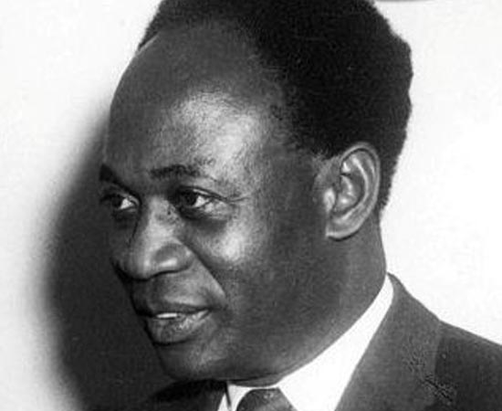 KWAME NKRUMAH - 1960. O líder político (1909-1972) é um dos maiores responsáveis pela independência de Gana, alcançada em 1957. Depois, torna-se premiê e presidente do país. Em 2000, é eleito pelos ouvintes da rádio BBC o homem africano do milênio. KWAME NKRUMAH - 1960. O líder político (1909-1972) é um dos maiores responsáveis pela independência de Gana, alcançada em 1957. Depois, torna-se premiê e presidente do país. Em 2000, é eleito pelos ouvintes da rádio BBC o homem africano do milênio.