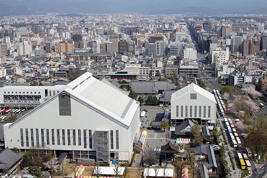 Discutido na cidade japonesa de mesmo nome, o Protocolo de Kyoto foi negociado numa conferência com vários países do mundo, em 1997. O tratado visa reduzir a emissão dos gases que causam e levam ao aquecimento global.