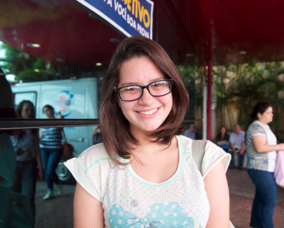 Estava calma a semana toda, mas foi chegando perto da prova e o nervosismo começou a apertar, aí aproveitei a chuva para assistir minha série favorita e dormir muitas horas, diz Laura Abreu, 17, que presta o Enem pela primeira vez.