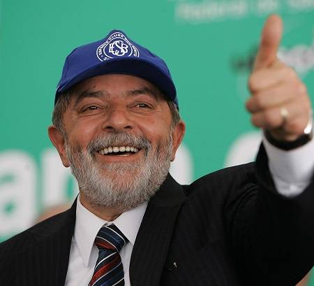 O governo Lula trouxe o slogan Brasil, um pa&iacute;s de todos. A frase foi usada durante quase todo o governo petista, sendo substitu&iacute;da somente em 2011, j&aacute; no governo Dilma Rousseff. (Foto: Wikimedia Commons)