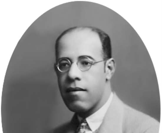 Além de poeta e romancista, o autor de Amar, Verbo Intransitivo e Macunaíma era um grande apaixonado por música. Na década de 30, deu início a um Departamento de Cultura com a intenção de catalogar músicas regionais, começando pelas regiões Norte e Nordeste. Andrade, contudo, se demitiu da função depois da implementação do Estado Novo, que não apoiava. Foto: Wikicommons Além de poeta e romancista, o autor de Amar, Verbo Intransitivo e Macunaíma era um grande apaixonado por música. Na década de 30, deu início a um Departamento de Cultura com a intenção de catalogar músicas regionais, começando pelas regiões Norte e Nordeste. Andrade, contudo, se demitiu da função depois da implementação do Estado Novo, que não apoiava. Foto: Wikicommons