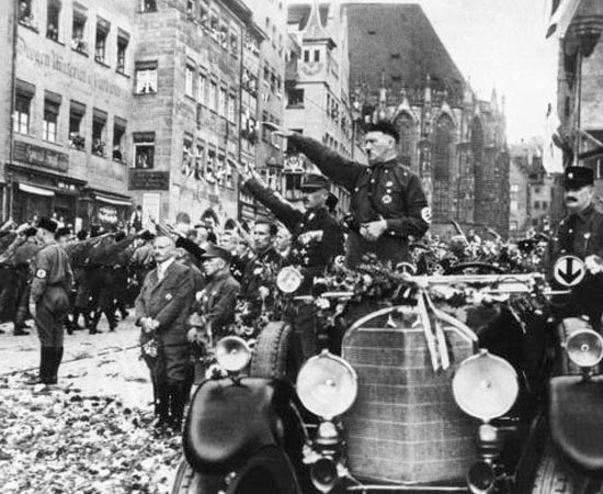 NAZIFASCISMO - Estude sobre o governo totalitário, o Fascismo na Itália e o Nazismo na Alemanha. NAZIFASCISMO - Estude sobre o governo totalitário, o Fascismo na Itália e o Nazismo na Alemanha.