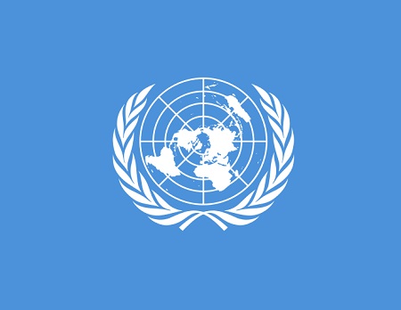 Para representar as &aacute;reas polares, o m&eacute;todo mais comum &eacute; a proje&ccedil;&atilde;o azimutal, tamb&eacute;m chamada de proje&ccedil;&atilde;o plana. O emblema da Organiza&ccedil;&atilde;o das Na&ccedil;&otilde;es Unidas &eacute; uma proje&ccedil;&atilde;o azimutal do globo terrestre, por exemplo. (Foto: Wikimedia Commons)