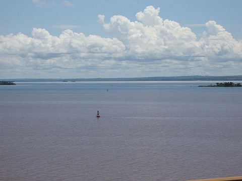 Os rios brasileiros são alimentados pelas águas das chuvas. Na maioria deles, as cheias acontecem no verão. Já os rios que passam pelo nordeste costumam ter cheias no outono e no inverno. (Foto: Wikimedia Commons) Os rios brasileiros são alimentados pelas águas das chuvas. Na maioria deles, as cheias acontecem no verão. Já os rios que passam pelo nordeste costumam ter cheias no outono e no inverno. (Foto: Wikimedia Commons)