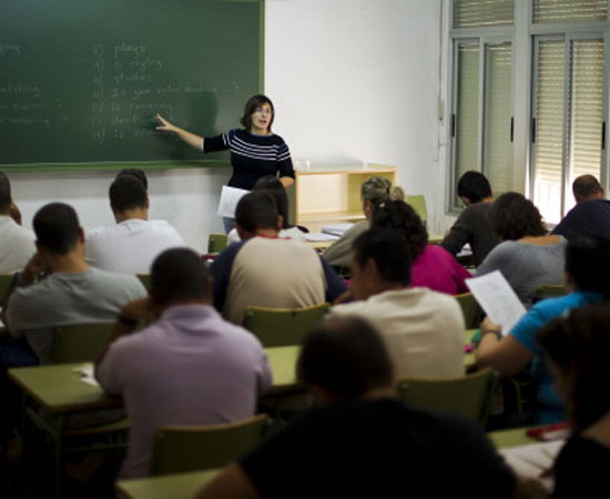 De acordo com o site, esse profissional é o menos tenso de todos. Segundo eles, o professor universitário é o que tem mais chances de crescimento no trabalho e os menores riscos de saúde. Além disso, vivem em um ambiente de baixa tensão e recebem bons salários. No Brasil, para conseguir ser um professor universitário, na maioria das universidades, é preciso de no mínimo um mestrado. (Foto: Getty Images) De acordo com o site, esse profissional é o menos tenso de todos. Segundo eles, o professor universitário é o que tem mais chances de crescimento no trabalho e os menores riscos de saúde. Além disso, vivem em um ambiente de baixa tensão e recebem bons salários. No Brasil, para conseguir ser um professor universitário, na maioria das universidades, é preciso de no mínimo um mestrado. (Foto: Getty Images)