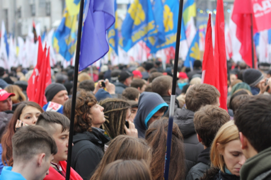 Em novembro de 2013, a população saiu às ruas de Kiev, a capital da Ucrânia, para pressionar o então presidente Viktor Yanukovich a fechar um acordo comercial com a União Europeia e não com a Rússia. (Foto: Wikimedia Commons) Em novembro de 2013, a população saiu às ruas de Kiev, a capital da Ucrânia, para pressionar o então presidente Viktor Yanukovich a fechar um acordo comercial com a União Europeia e não com a Rússia. (Foto: Wikimedia Commons)