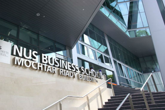 Na 4ª posição, está a National University of Singapore (NUS) Business School, que fica em Cingapura e tem parceria com a University of Californa (UCLA), dos Estados Unidos. Após um ano de curso, seus alunos ganharam um aumento de 22,4% no salário. Além disso, 76% deles receberam uma promoção ou iniciaram seu próprio negócio. (Imagem: Divulgação/NUS) Na 4ª posição, está a National University of Singapore (NUS) Business School, que fica em Cingapura e tem parceria com a University of Californa (UCLA), dos Estados Unidos. Após um ano de curso, seus alunos ganharam um aumento de 22,4% no salário. Além disso, 76% deles receberam uma promoção ou iniciaram seu próprio negócio. (Imagem: Divulgação/NUS)