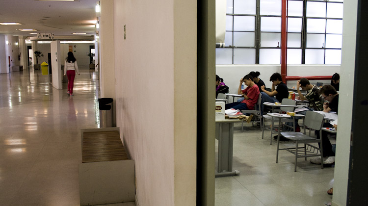 Dez universidades realizam seus exames de processo seletivo domingo (11)