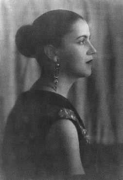 Na década de 1920, Tarsila do Amaral começou a usar cores e temas brasileiros nas suas obras, destacando a fauna, a flora e também os símbolos do Brasil moderno e urbano. Tarsila foi casada com Oswald de Andrade. Na década de 1920, Tarsila do Amaral começou a usar cores e temas brasileiros nas suas obras, destacando a fauna, a flora e também os símbolos do Brasil moderno e urbano. Tarsila foi casada com Oswald de Andrade.