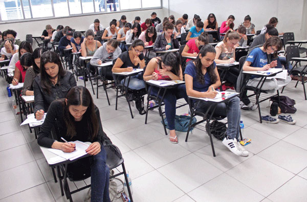 Pesquisa mostra dificuldade de estudante para apresentar soluções aos problemas propostos na redação do Enem