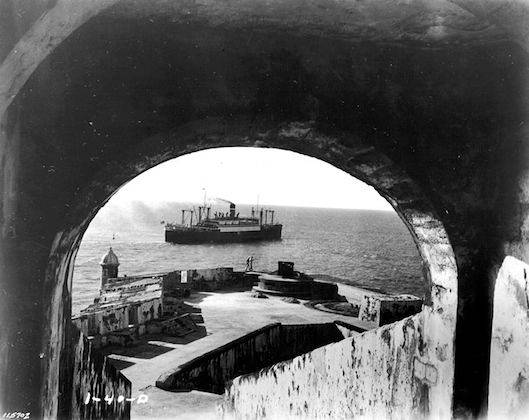 Ap&oacute;s o ataque japon&ecirc;s a Pearl Harbor, os Estados Unidos entrada na guerra a tempo de contribuir com o Dia D, o ataque &agrave;s tropas alem&atilde;s na Fran&ccedil;a em 6 de junho de 1944. O desfecho de sua participa&ccedil;&atilde;o ocorreu com o atentado nuclear em Hiroshima de Nagasaki, em agosto de 1945. (Foto: Wikimedia Commons)