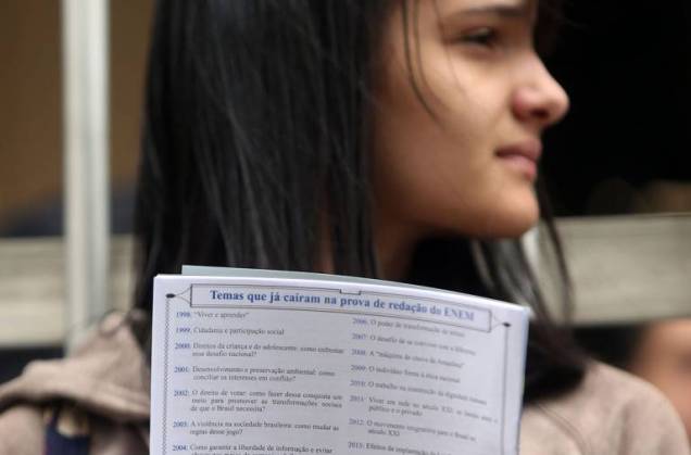Estudante aguarda para realizar a prova do Enem, em S&atilde;o Paulo (Ricardo Matsukawa/VEJA.com)