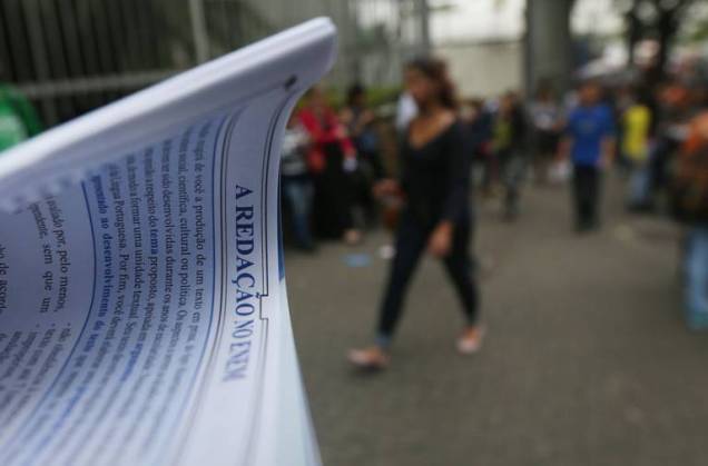 Estudantes aguardam para realizar a prova do Enem, em S&atilde;o Paulo (Ricardo Matsukawa/VEJA.com)
