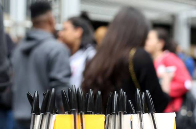 Estudantes aguardam para realizar a prova do Enem, em S&atilde;o Paulo (Ricardo Matsukawa)