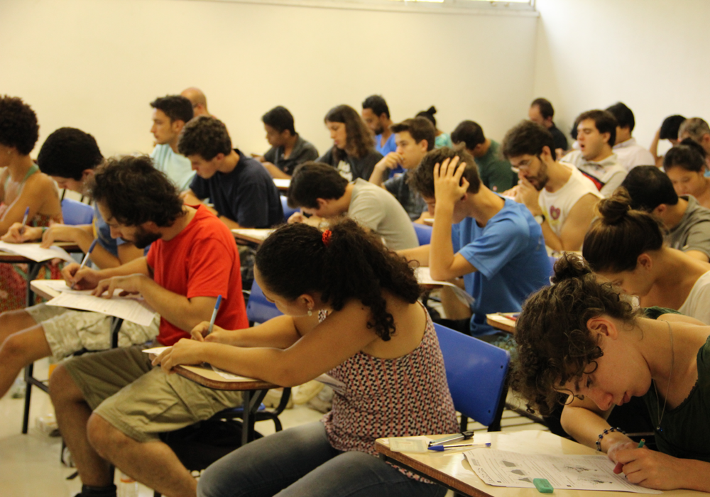 UEM publica gabaritos e cadernos de prova do vestibular 2017