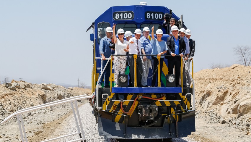 Dilma Roussef em obra de ferrovia Dilma Roussef em obra de ferrovia