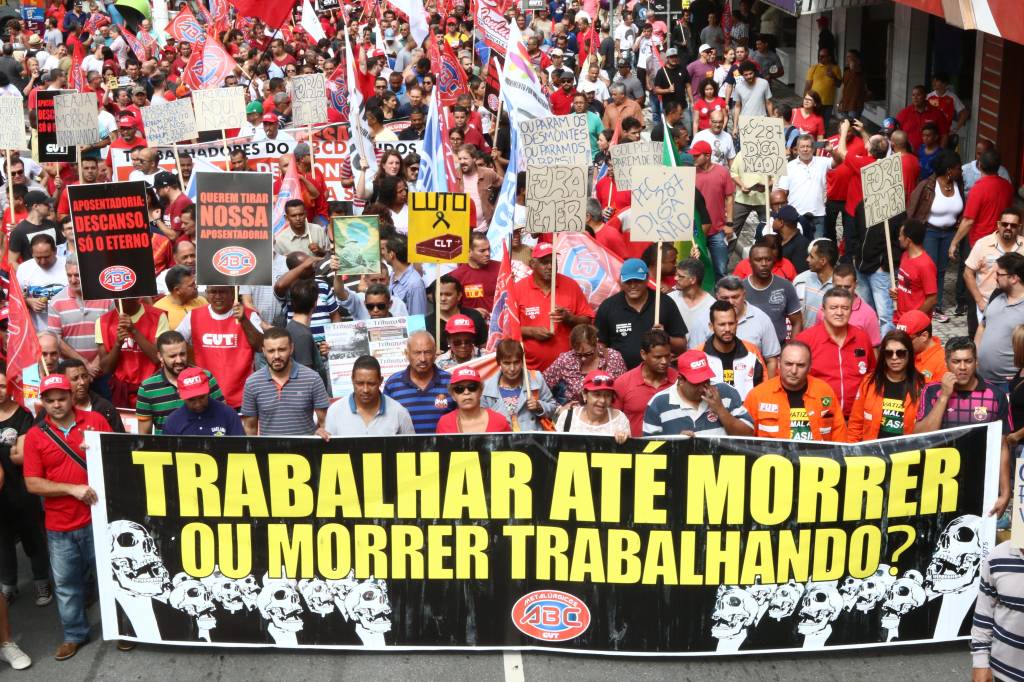 Manifestação contra reforma da previdência sindicalistas em manifestação