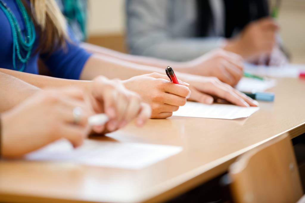 ONG oferece bolsas para ajudar alunos a entrar na universidade