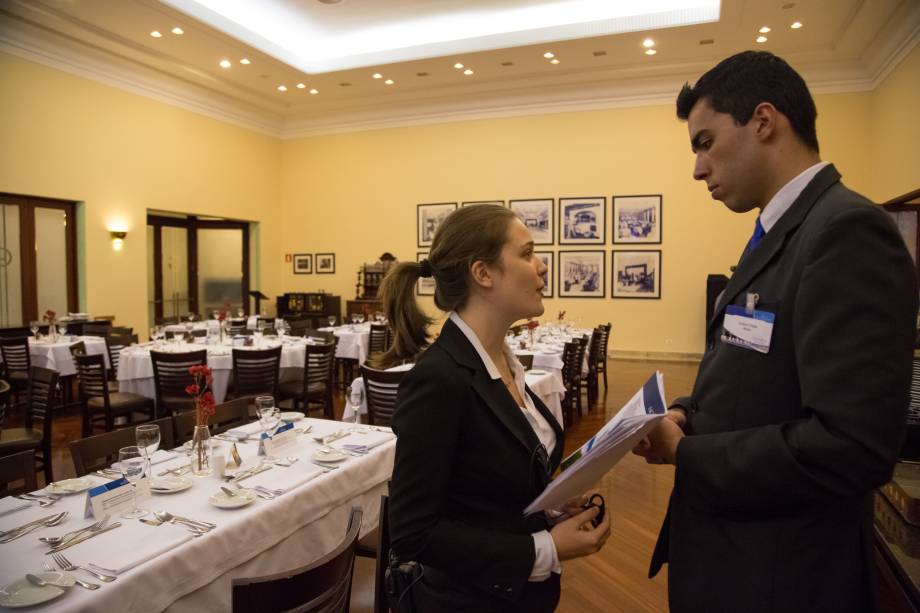 <b>Alunos trabalham no restaurante do hotel</b>, no evento “Desafio Senac: Alunos no Comando”. Durante um final de semana, eles assumem todas as funções do hotel, sob a supervisão de professores e funcionários.