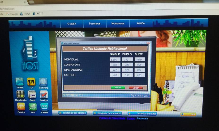 <b>Tela do Game Host</b> (Hotelaria Simulada para Treinamento) utilizado pelos alunos de Hotelaria. No jogo, eles têm que definir o perfil do estabelecimento fictício (hotel urbano, resort etc) que vão administrar e considerar uma série de variáveis, como tarifa, ações de marketing, qualidade dos serviços etc. A partir dessas decisões, eles comparam o desempenho do hotel que estão gerindo com o dos concorrentes (outros alunos).