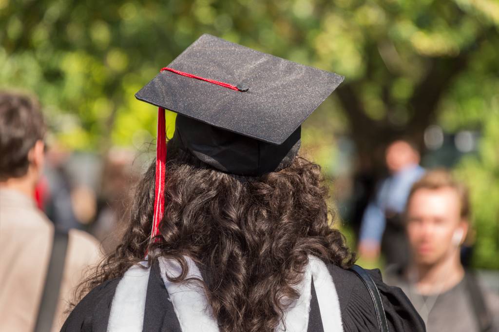 Um terço dos formados no ensino superior está desempregado