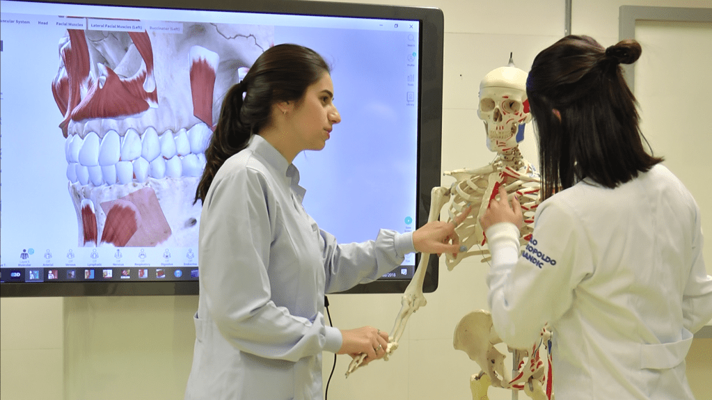 Conheça as vantagens de estudar em uma faculdade especializada