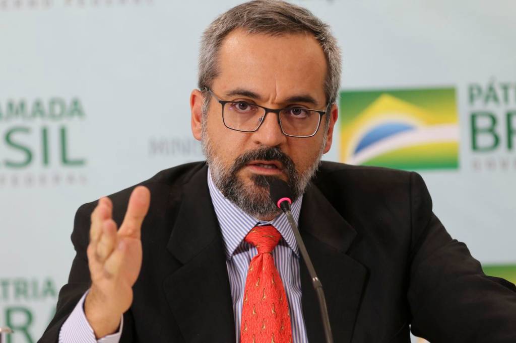 Inep decide adiar o Enem depois de votação no Senado