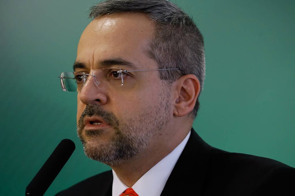 Ministro usou técnicos do MEC para tentar apagar seu verbete da Wikipédia