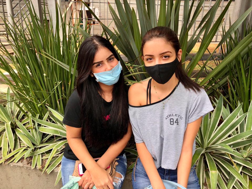 Estudante enfrentam a Fuvest de máscaras Estudante enfrentam a Fuvest de máscaras