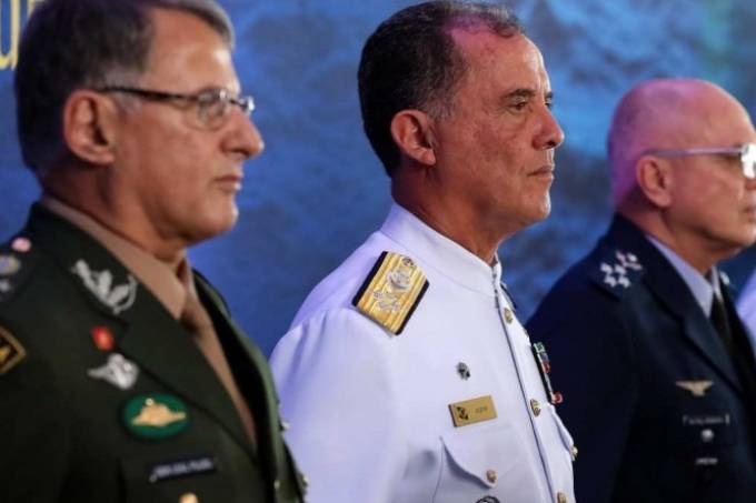 Os ex-comandantes do Exército (Edson Leal Pujol), da Marinha (Ilques Barbosa Junior) e da Aeronáutica (Antonio Carlos Moretti Bermudez)