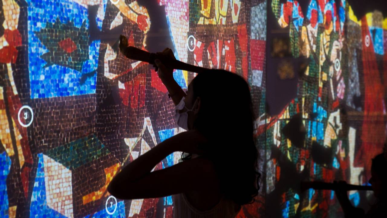 Exposição imersiva envolve tecnologia e apelo do "instagramavel"