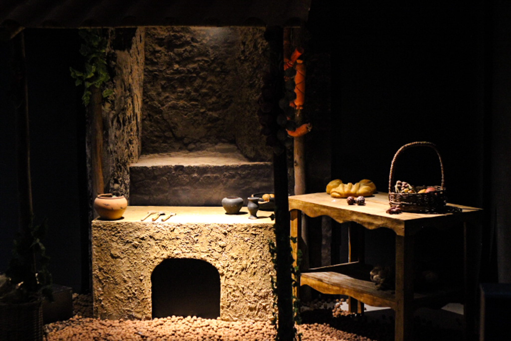 Cozinha tradicional de um habitante do imp&eacute;rio romano em torno de 79 d.C.