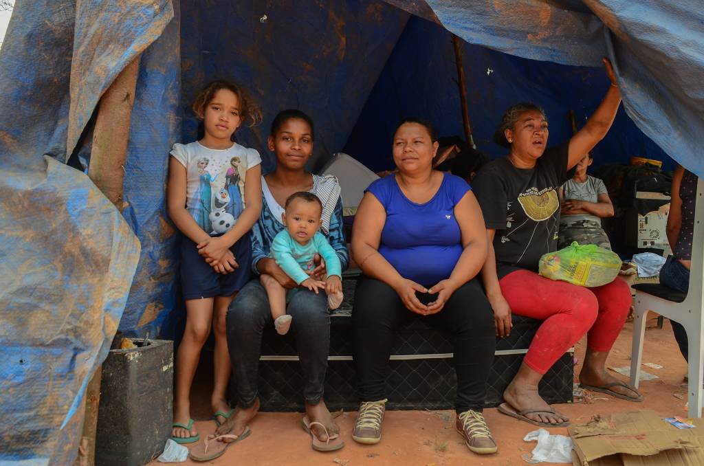 Famílias planejam reconstrução após incêndio em Osasco Família perde sua casa de alvenaria no incêndio da Ocupação Esperança