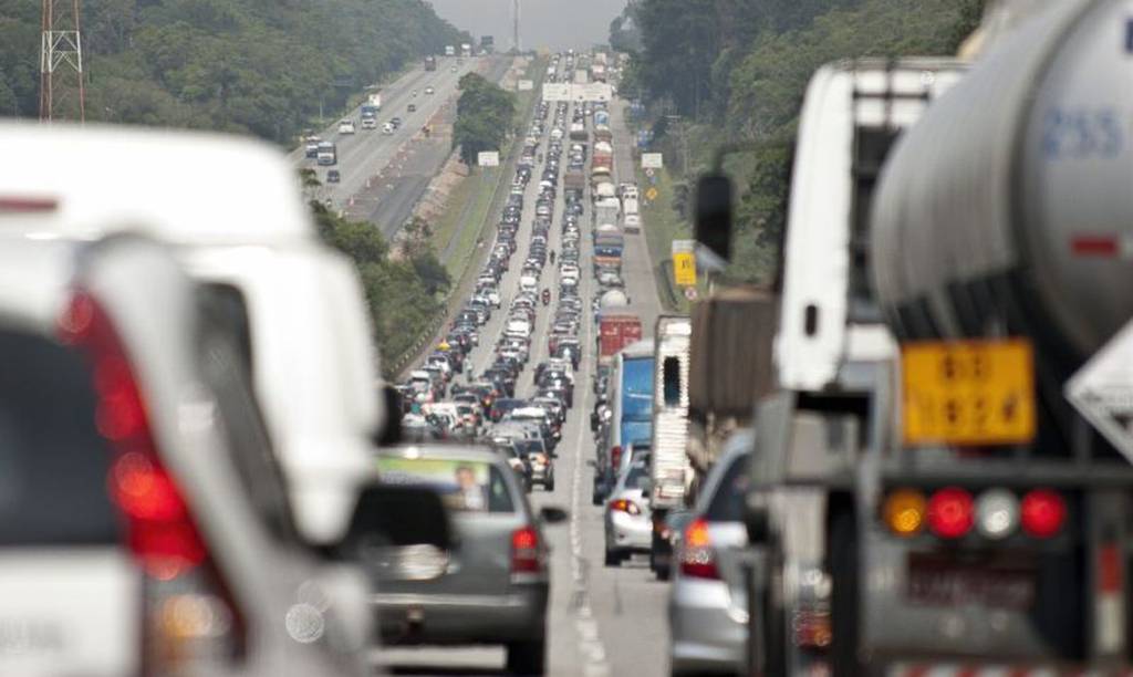 Como carros, ônibus e caminhões mais baratos impactam o meio ambiente?