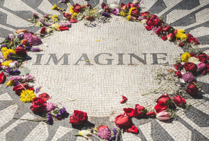 Foto de homenagem a John Lennon no Central Park, Nova York