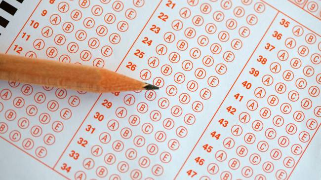 gabarito enem 2023 lápis sobre gabarito